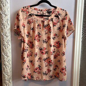Torrid Pink Flowy Skull and flower Blouse size 0 (10/12)
